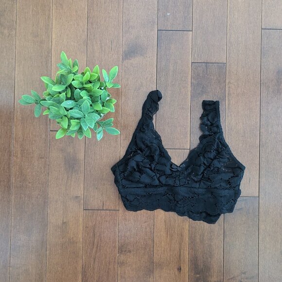 BLACK LACE VINTAGE BRALETTE - Picture 1 of 2